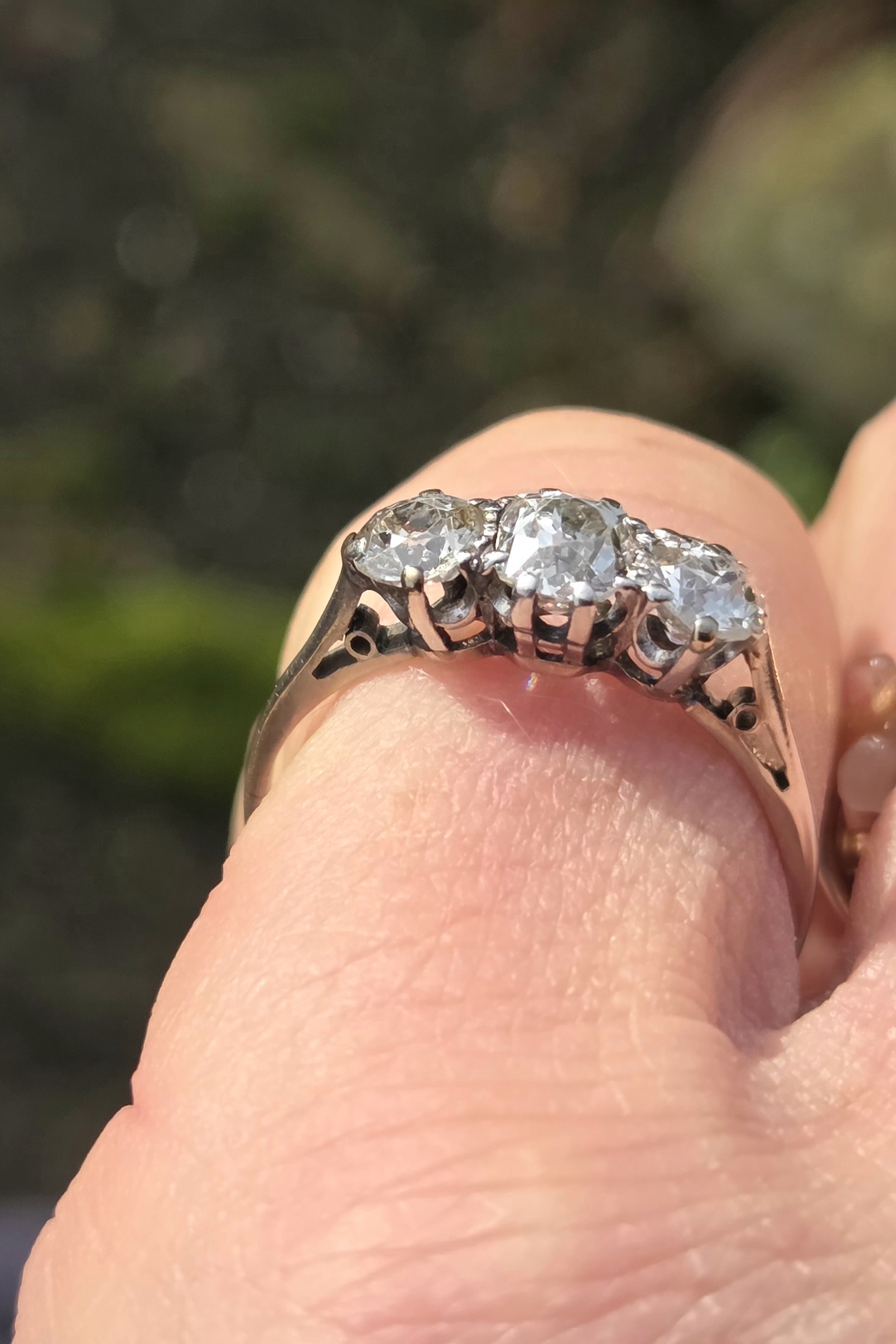 Gorgeous Old Cut Diamond Trilogy ring - Image 6