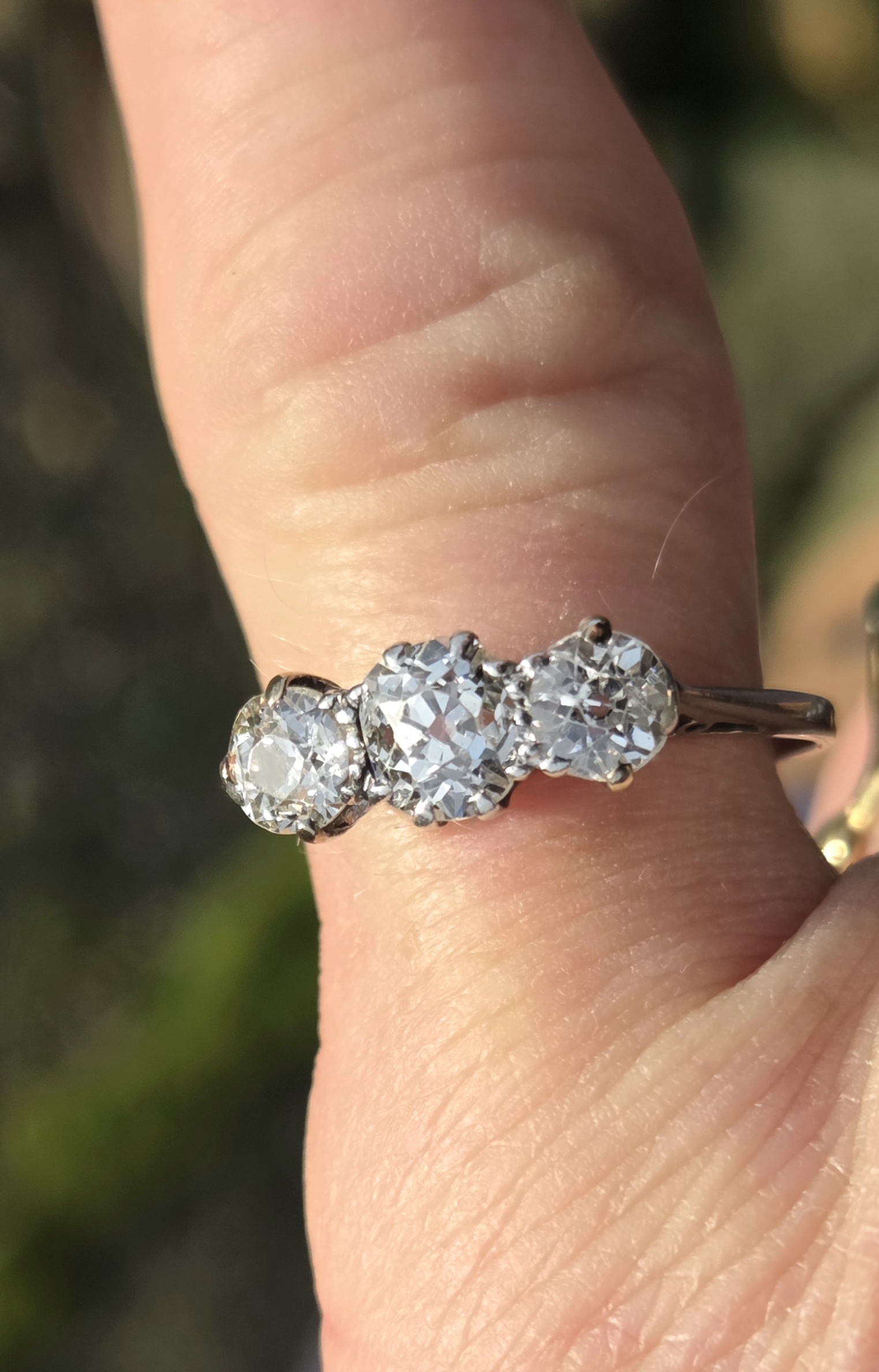Gorgeous Old Cut Diamond Trilogy ring - Image 8