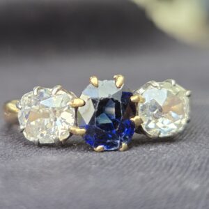 A Splendid 3 stone/Trilogy ring