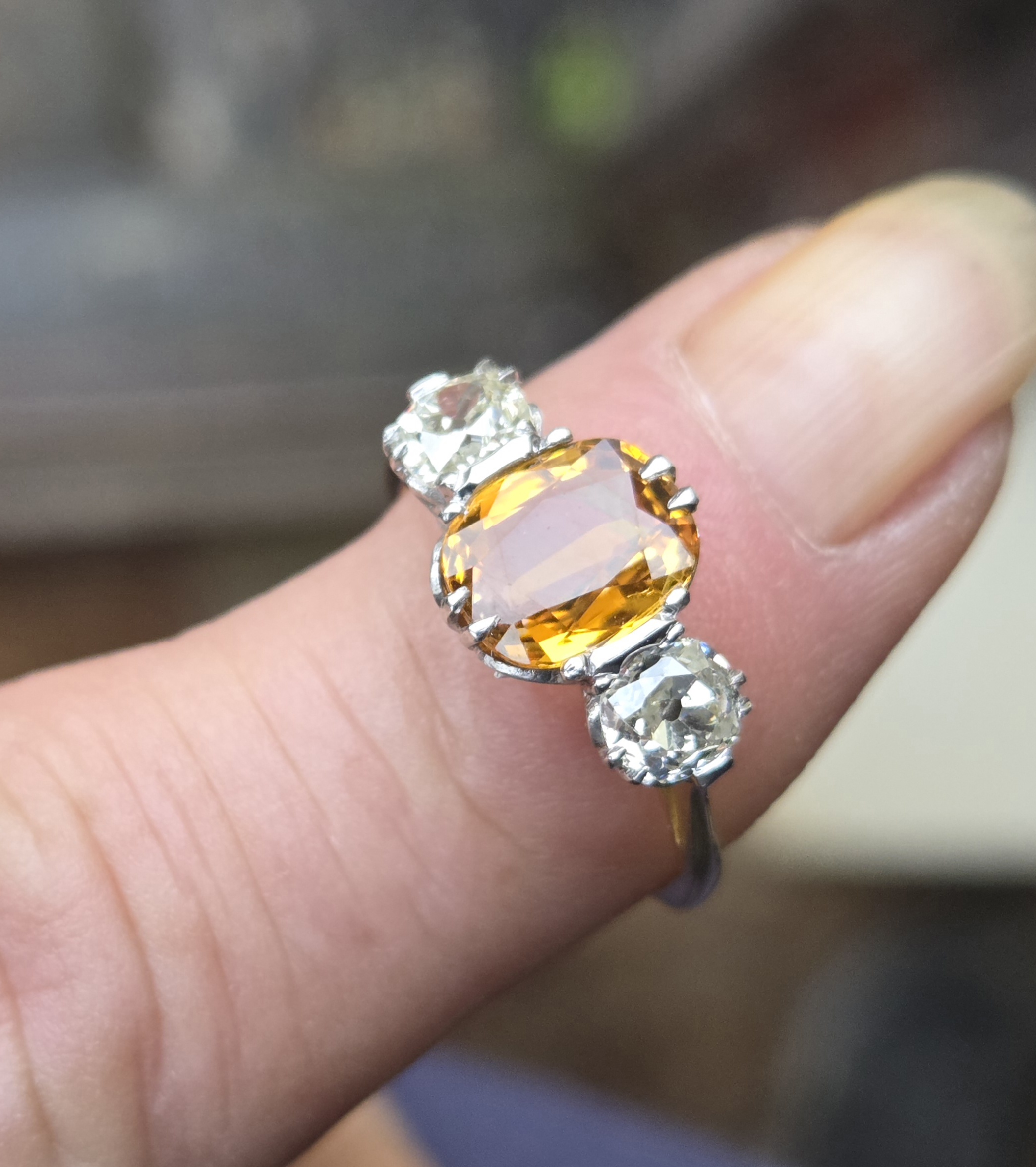 Incredible yellow Sapphire & Old Cut diamond Trilogy 3 stone - Image 9