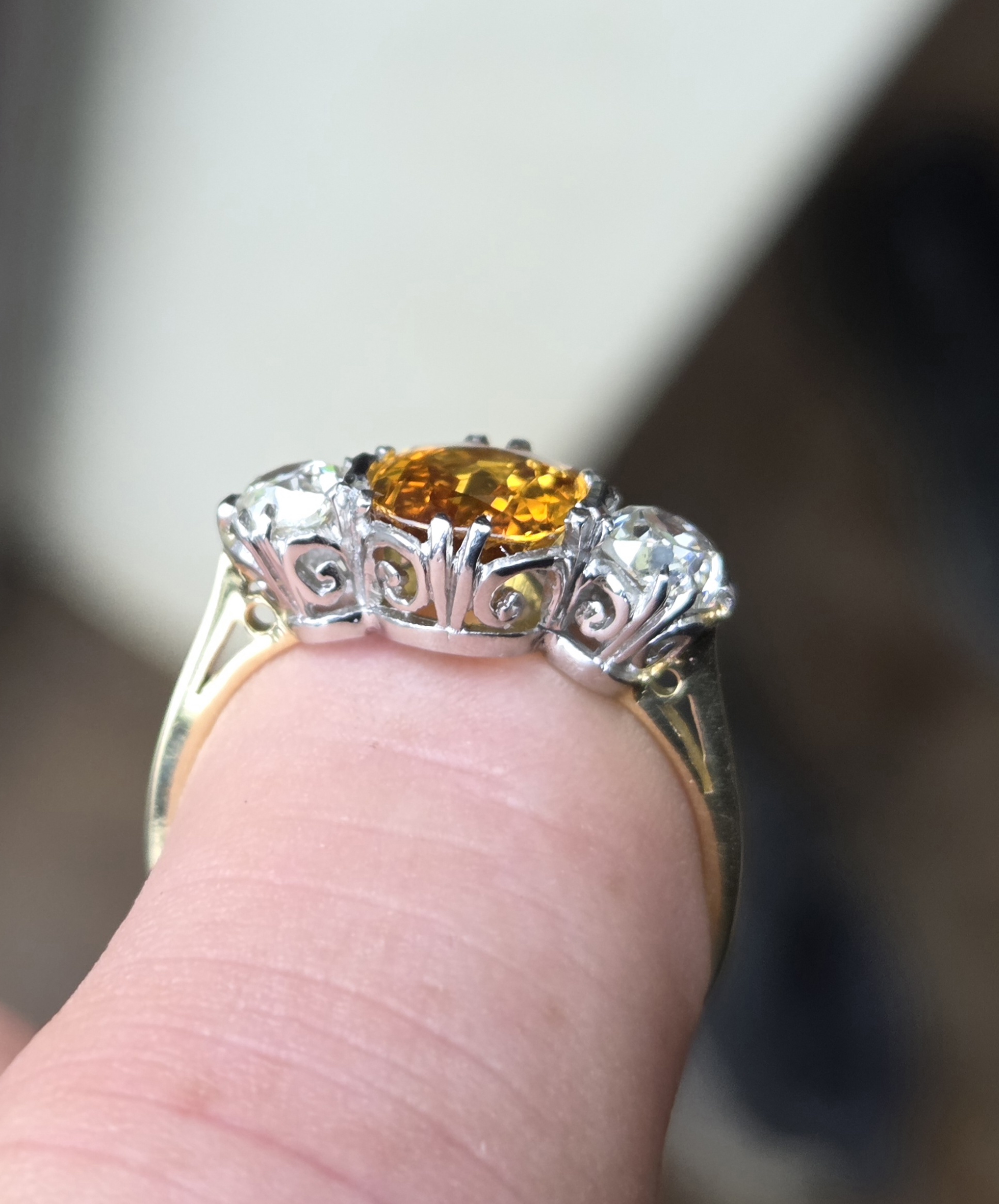 Incredible yellow Sapphire & Old Cut diamond Trilogy 3 stone - Image 7