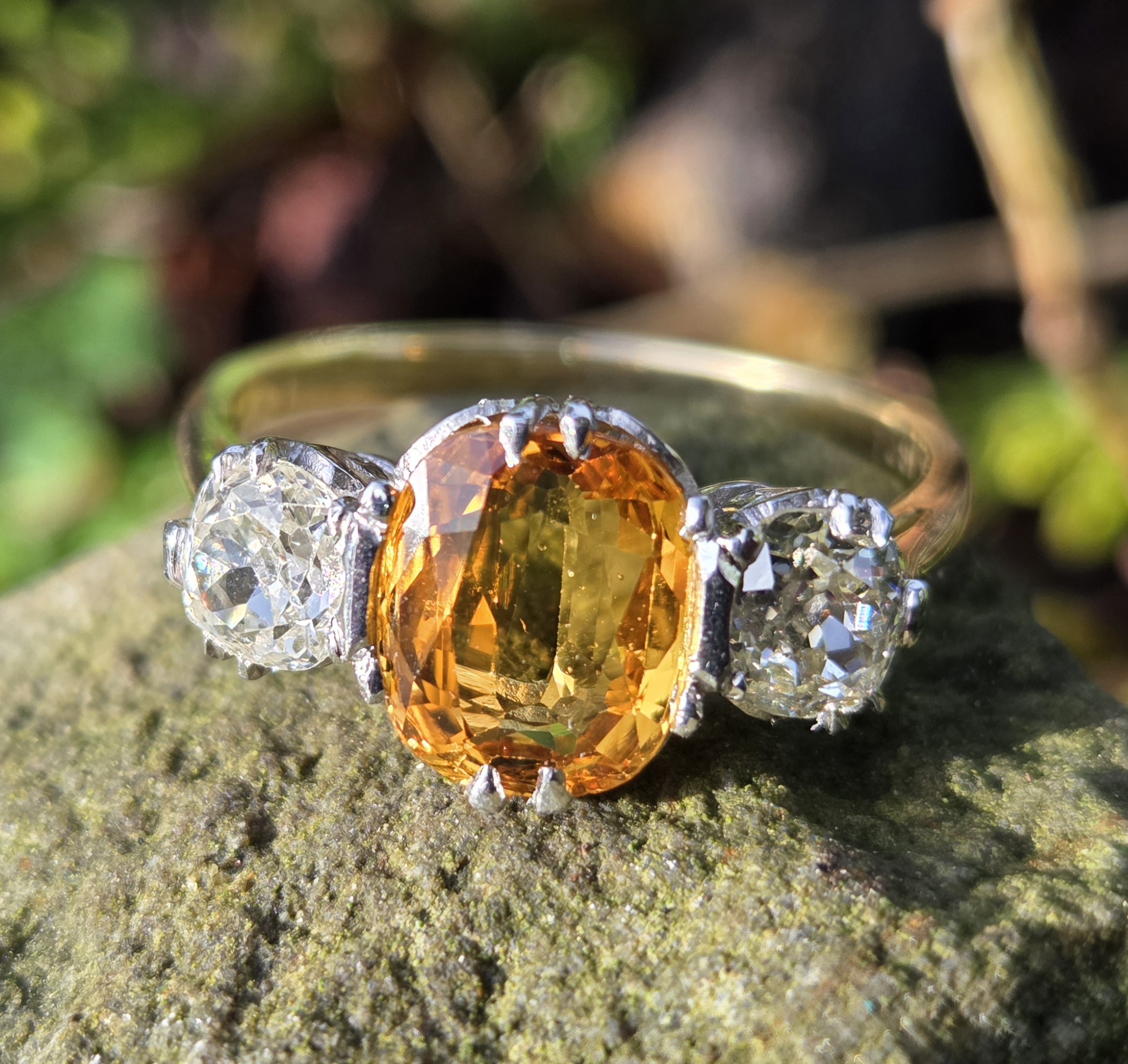 Incredible yellow Sapphire & Old Cut diamond Trilogy 3 stone
