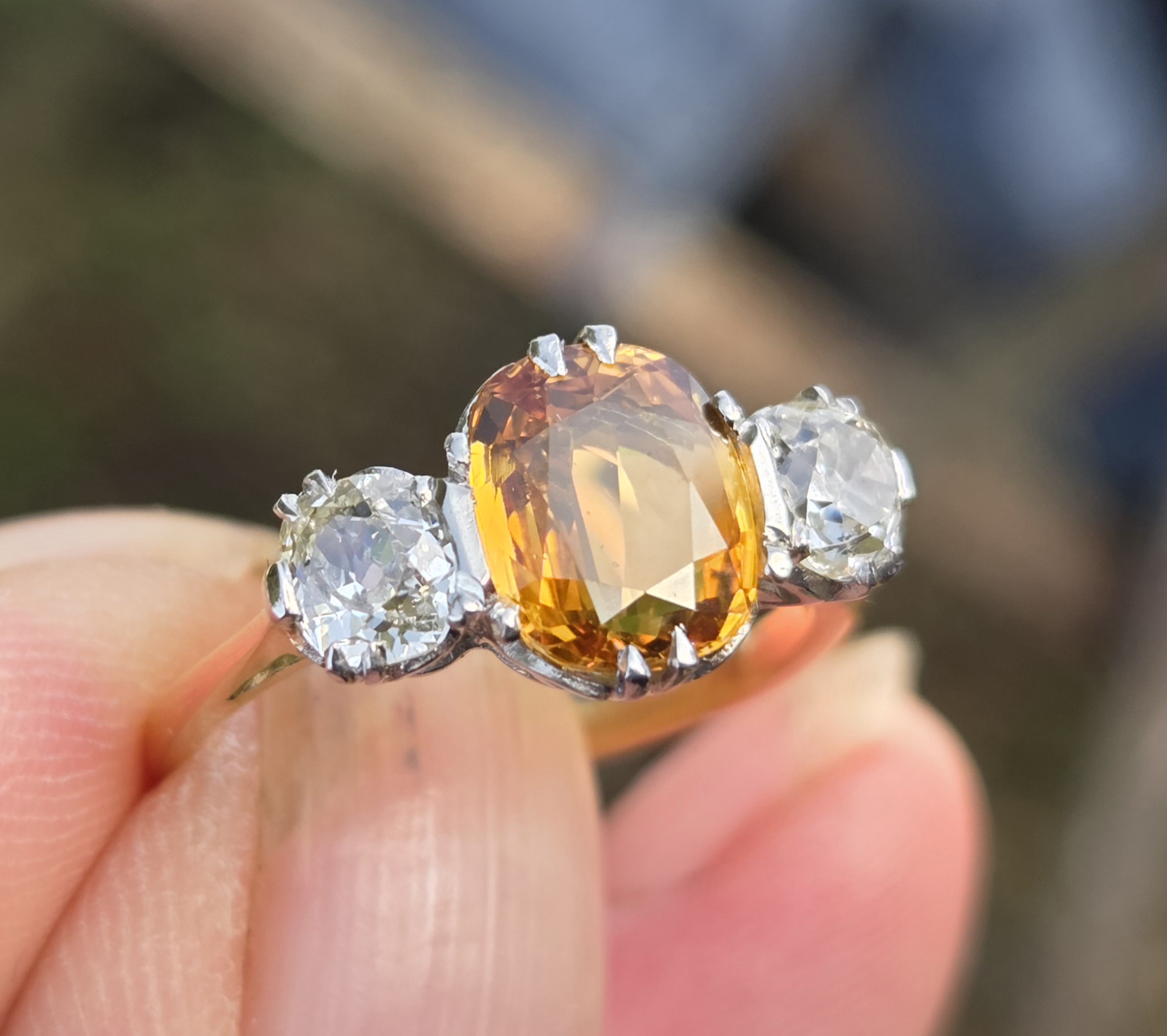 Incredible yellow Sapphire & Old Cut diamond Trilogy 3 stone - Image 8