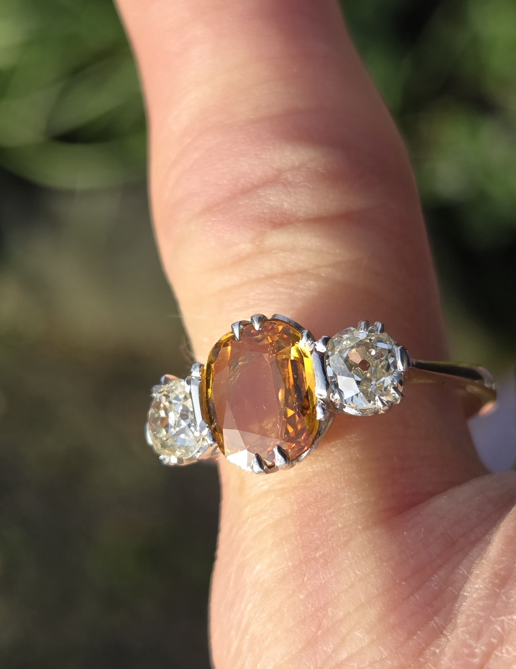 Incredible yellow Sapphire & Old Cut diamond Trilogy 3 stone - Image 3