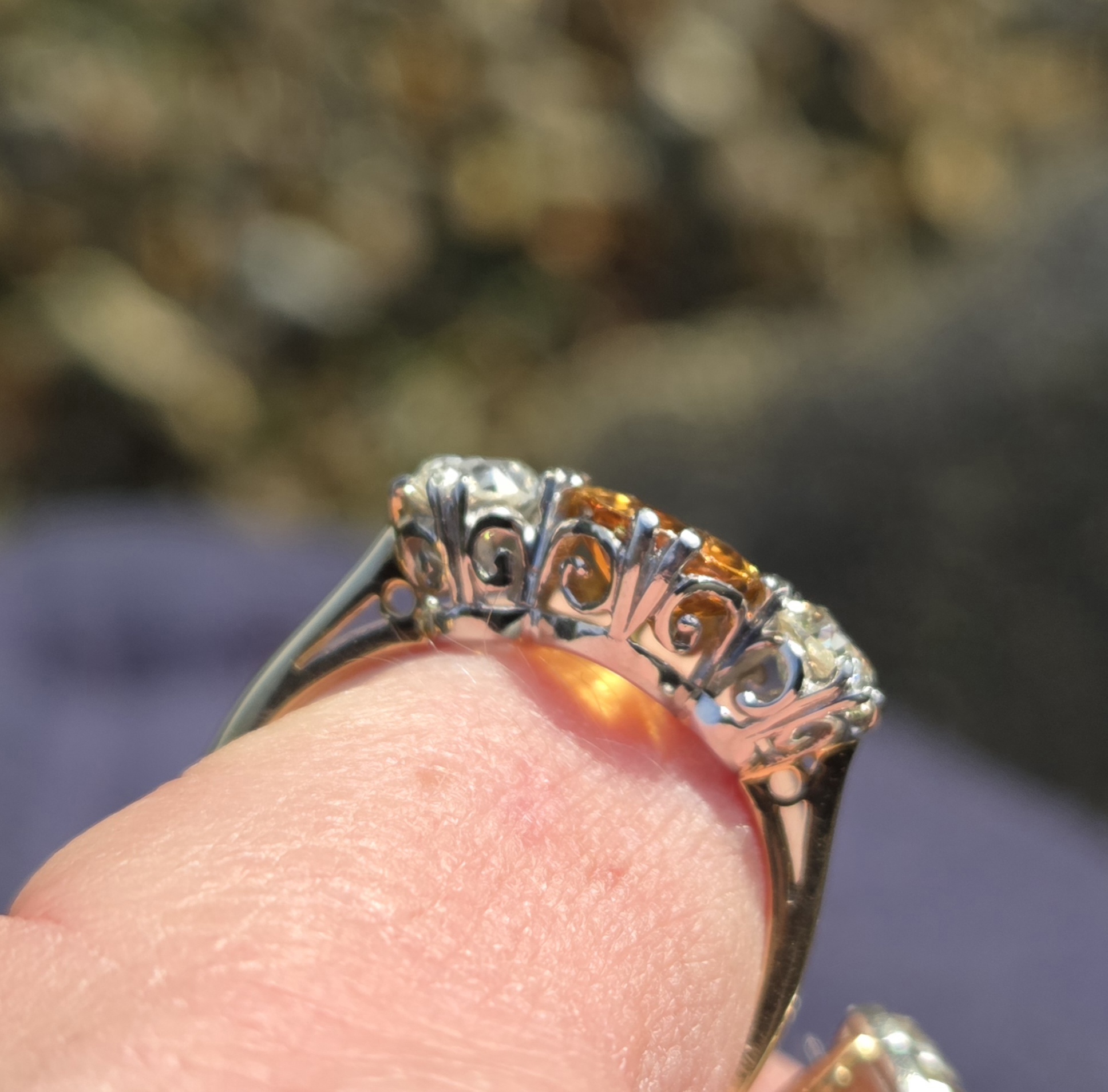 Incredible yellow Sapphire & Old Cut diamond Trilogy 3 stone - Image 2