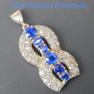 Elegant Sapphire & diamond pendant