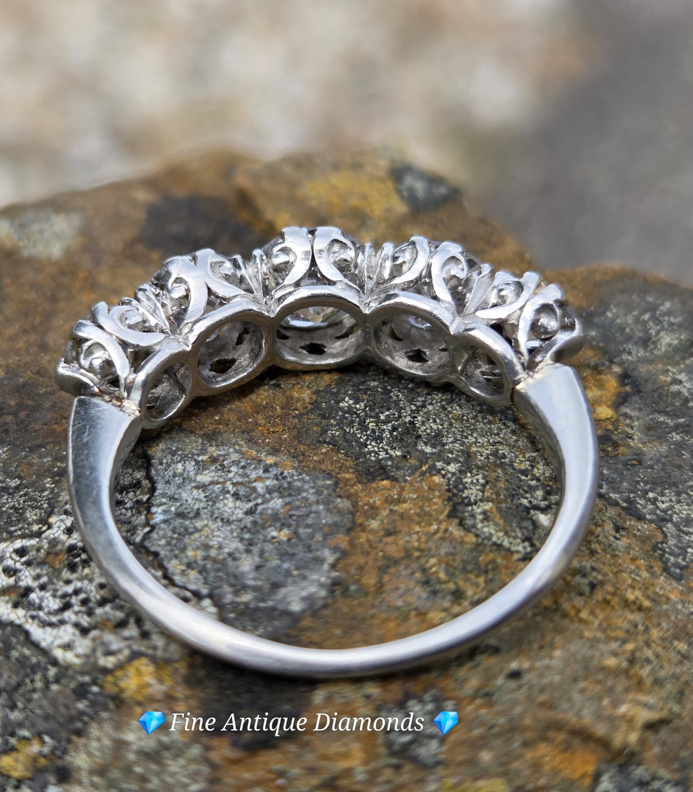 Huge Old cut diamind 5 stone/eternity ring - Image 8