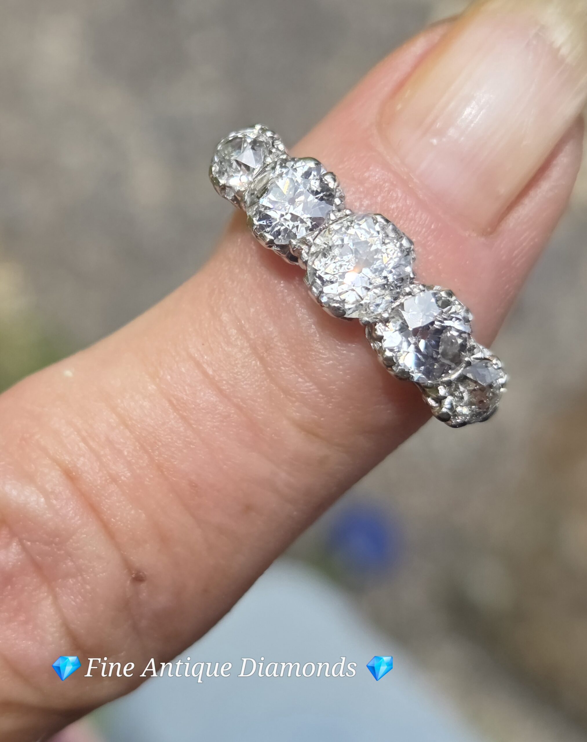 Huge Old cut diamind 5 stone/eternity ring - Image 7