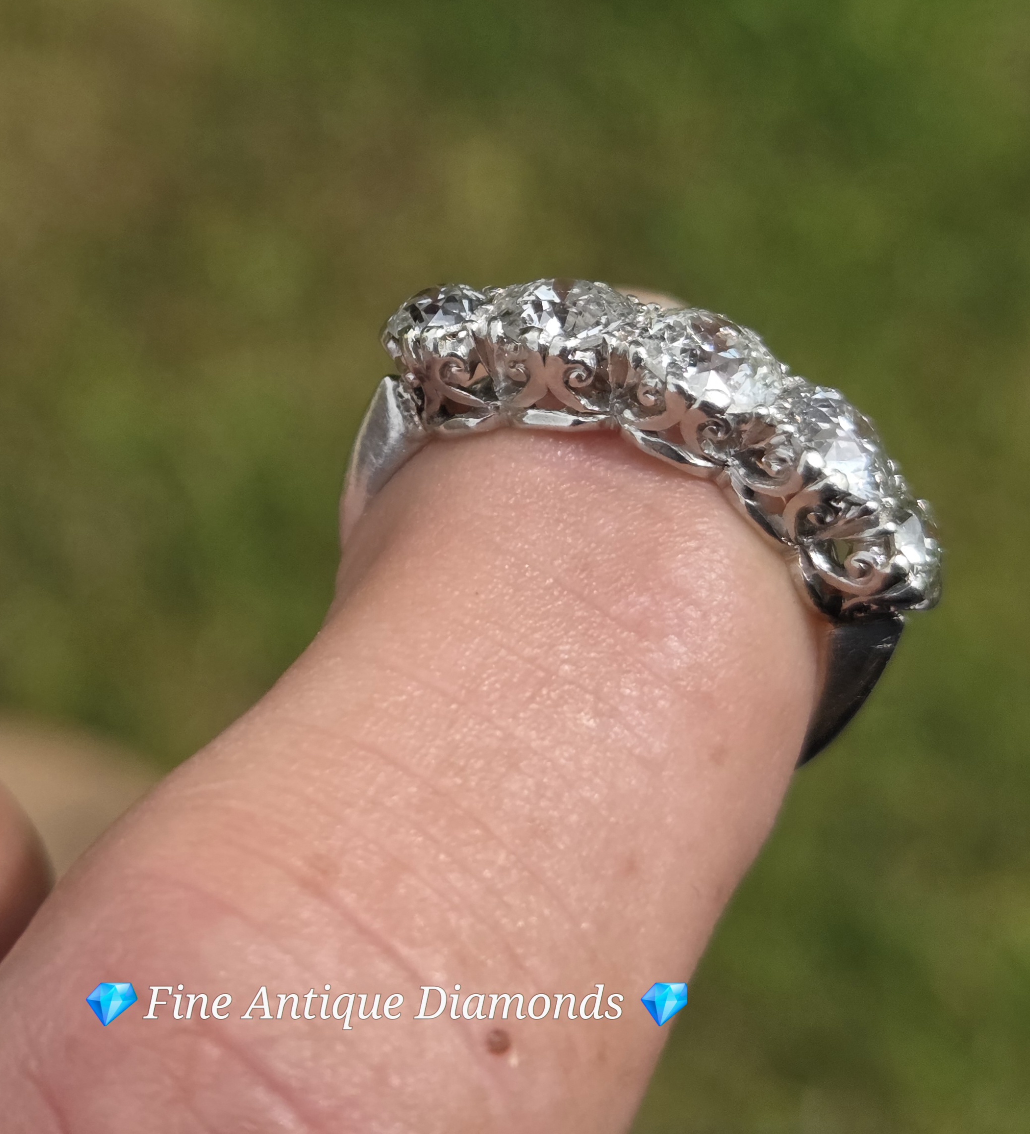 Huge Old cut diamind 5 stone/eternity ring - Image 5