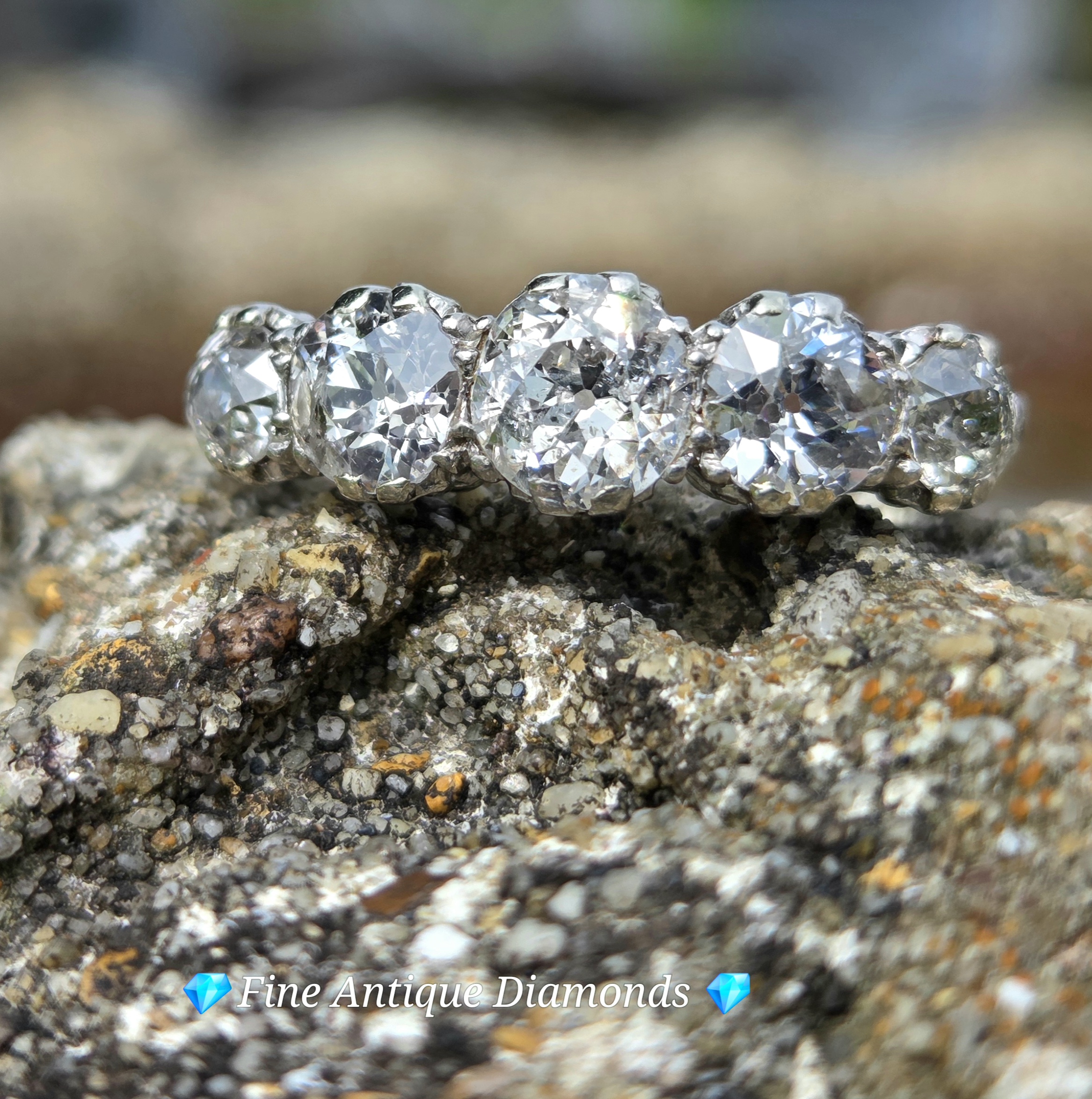 Huge Old cut diamind 5 stone/eternity ring - Image 3