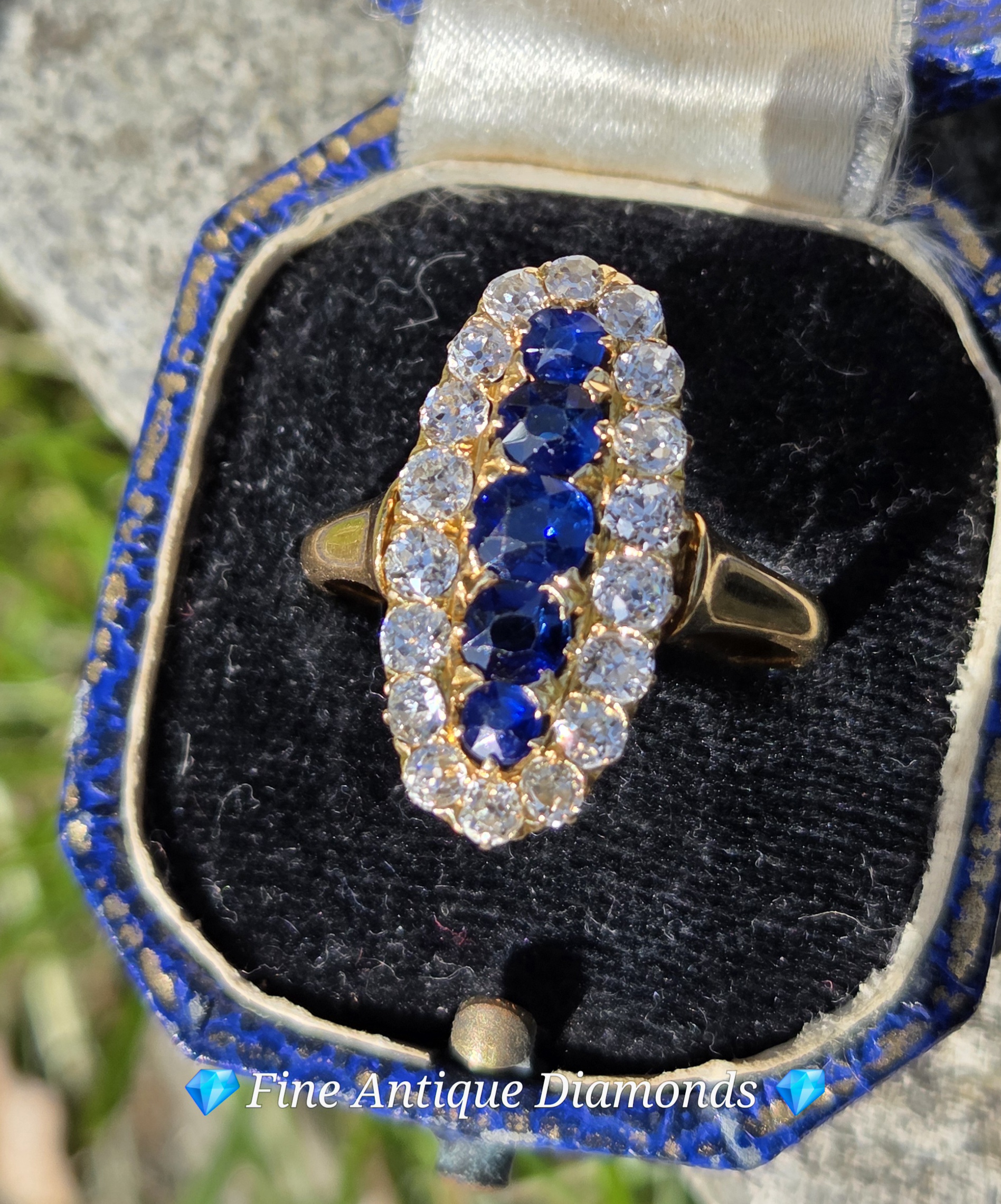 Exceptional Old cut Diamond & Sapphire ring - Image 9