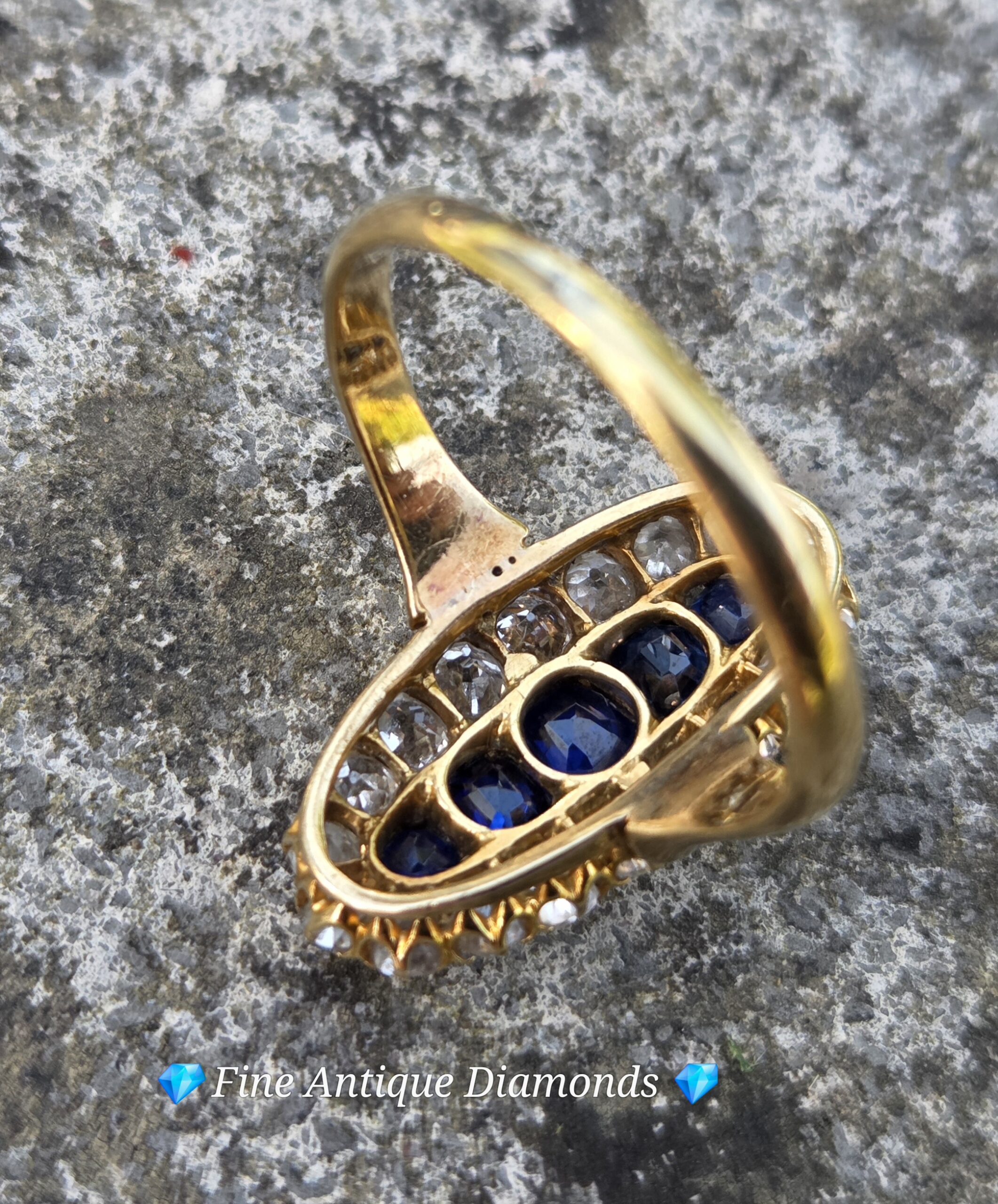 Exceptional Old cut Diamond & Sapphire ring - Image 8