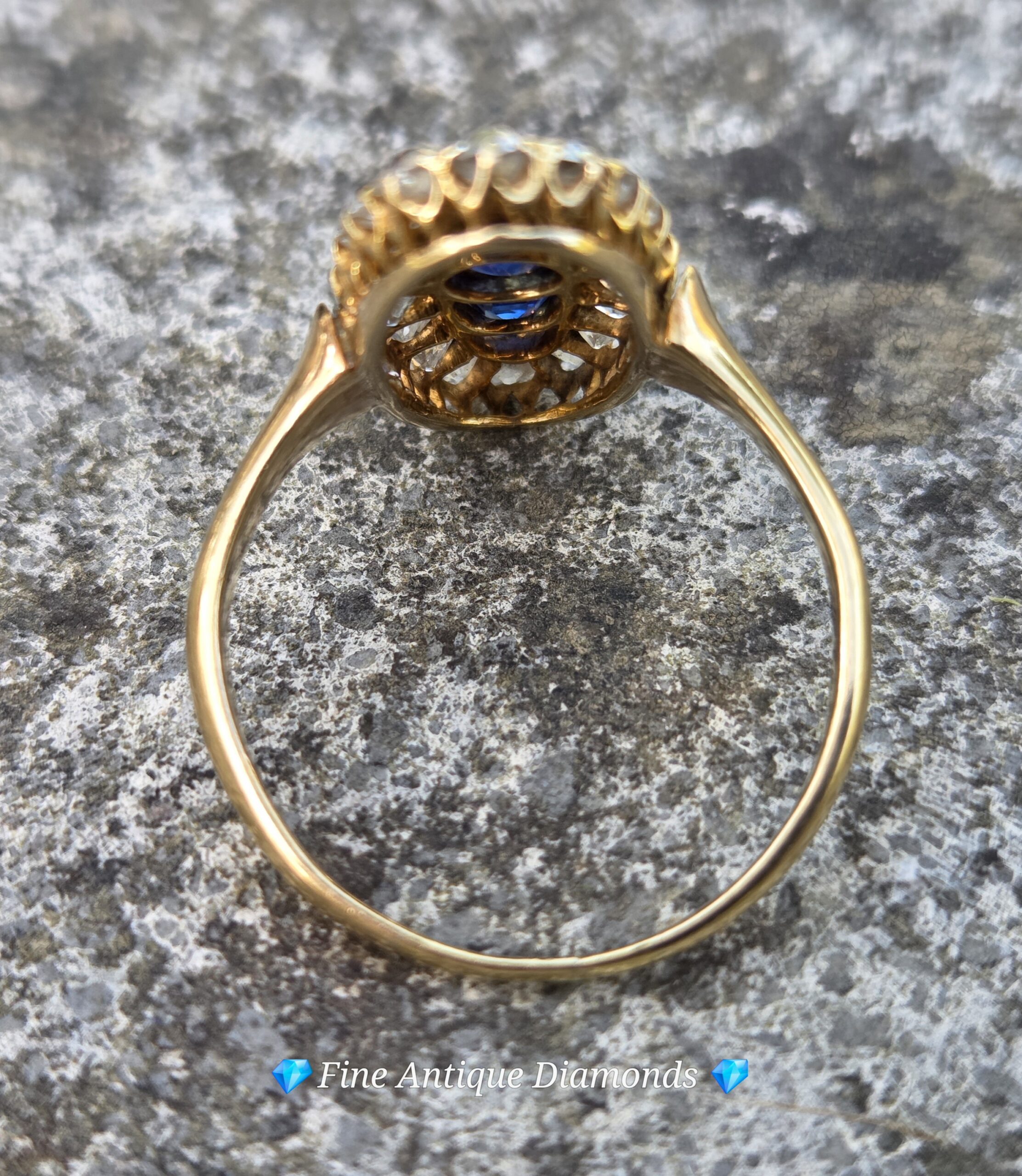 Exceptional Old cut Diamond & Sapphire ring - Image 7