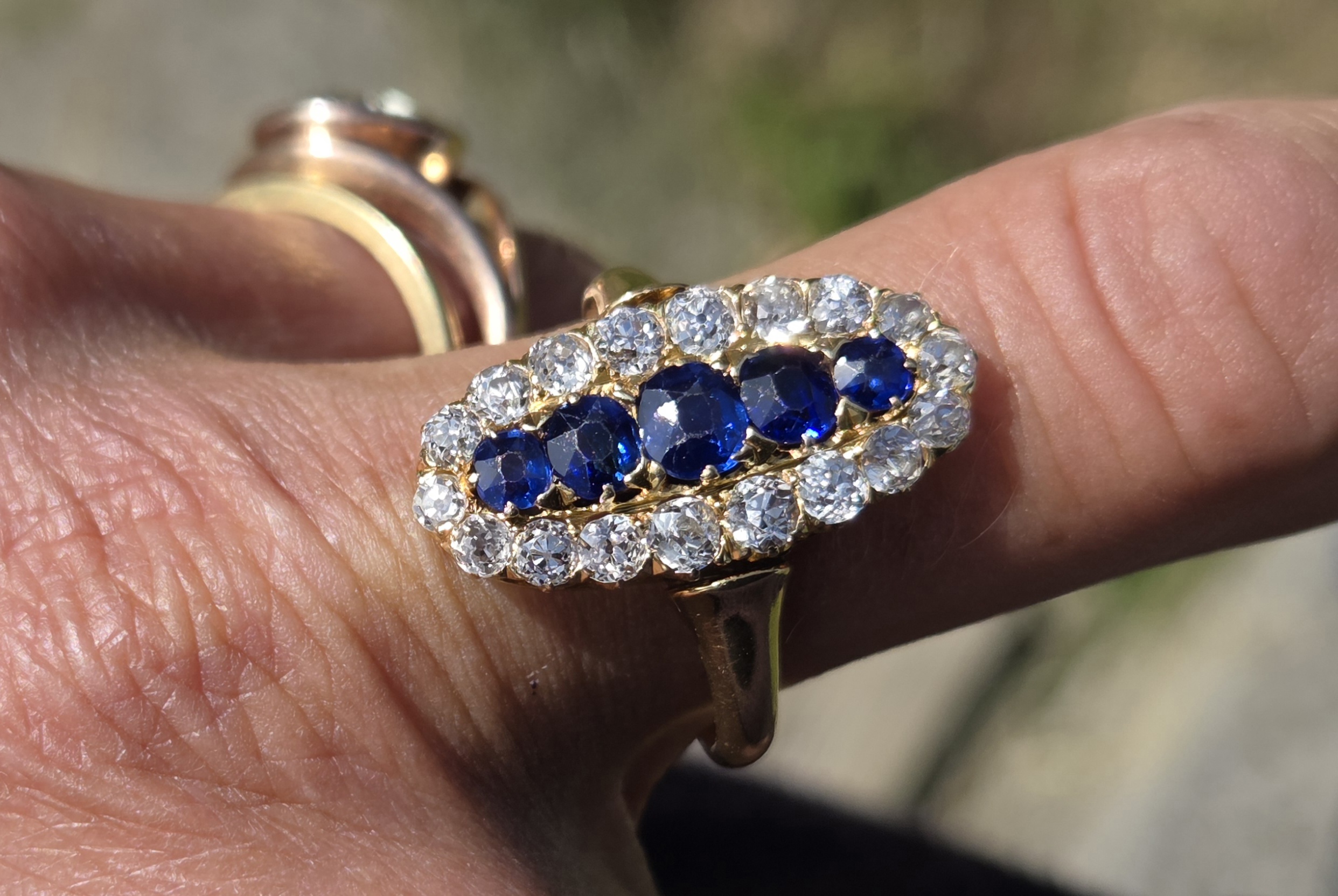 Exceptional Old cut Diamond & Sapphire ring - Image 4