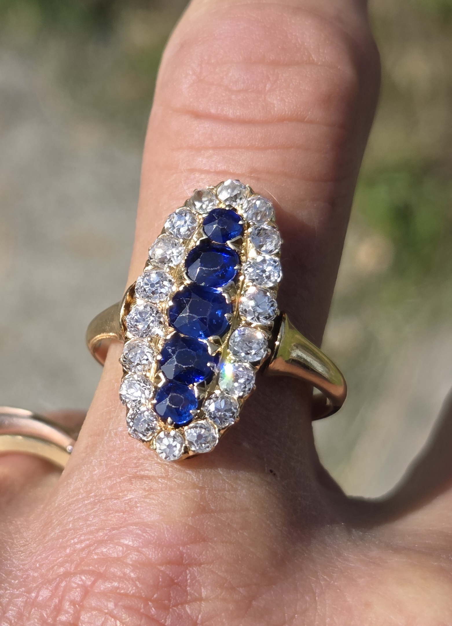 Exceptional Old cut Diamond & Sapphire ring - Image 5