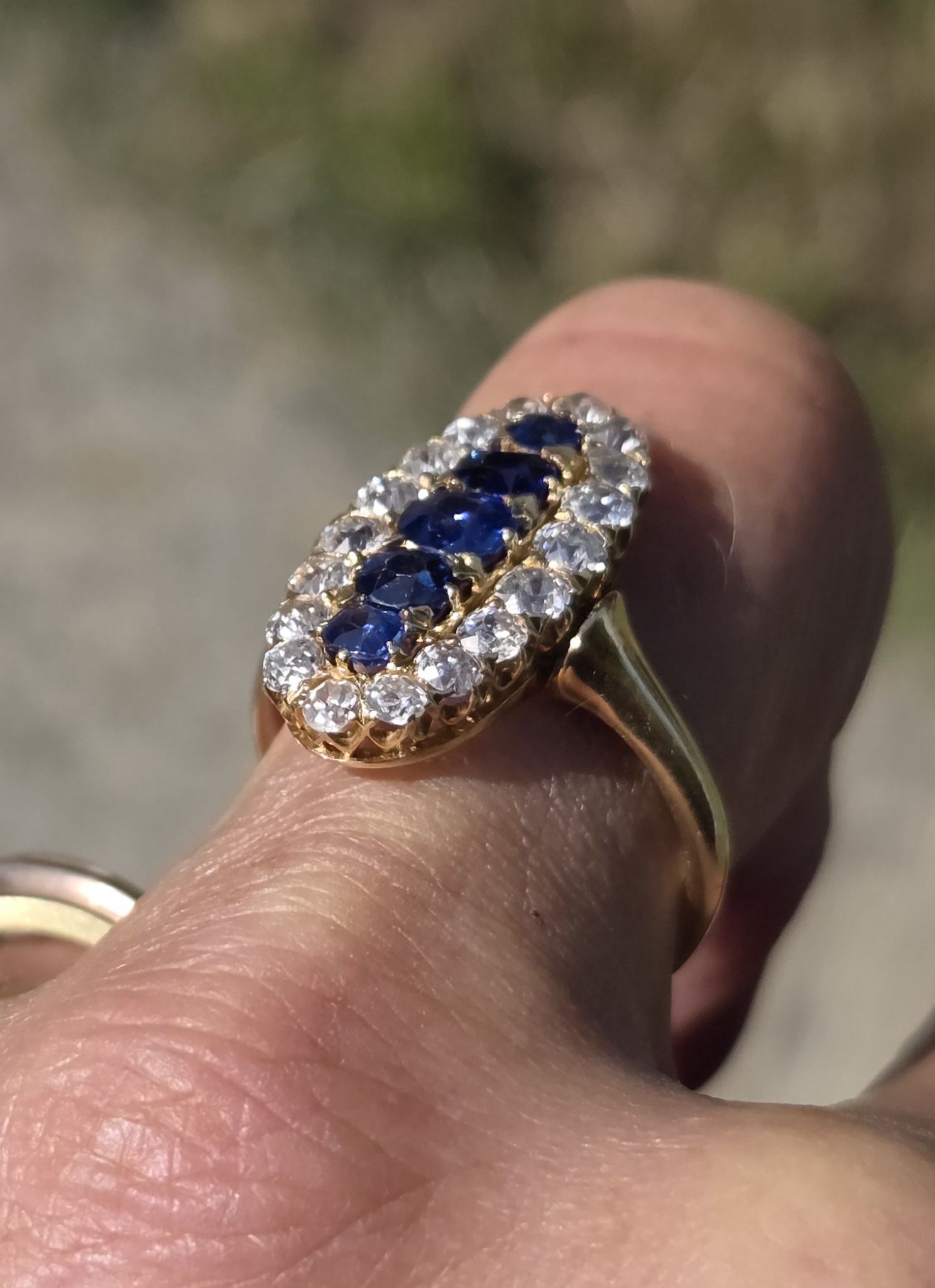 Exceptional Old cut Diamond & Sapphire ring - Image 2