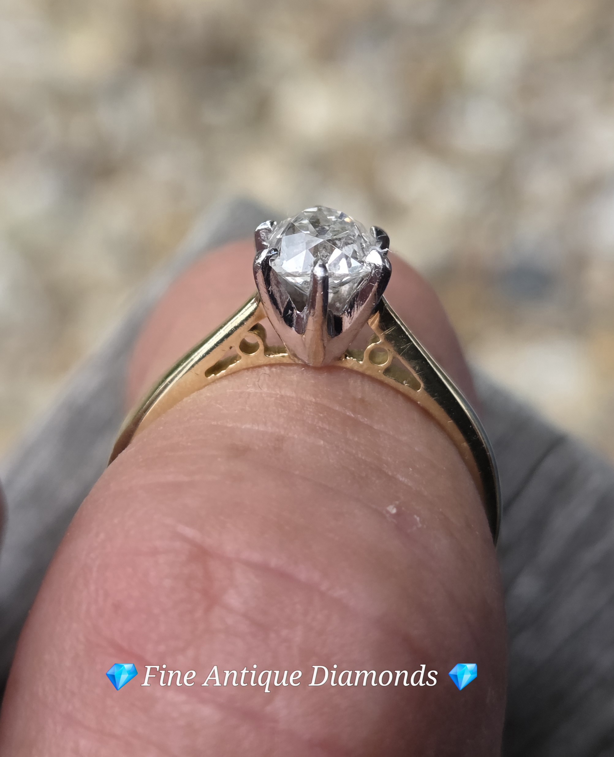 The most lovely Old Mine cut solitaire ring - Image 4