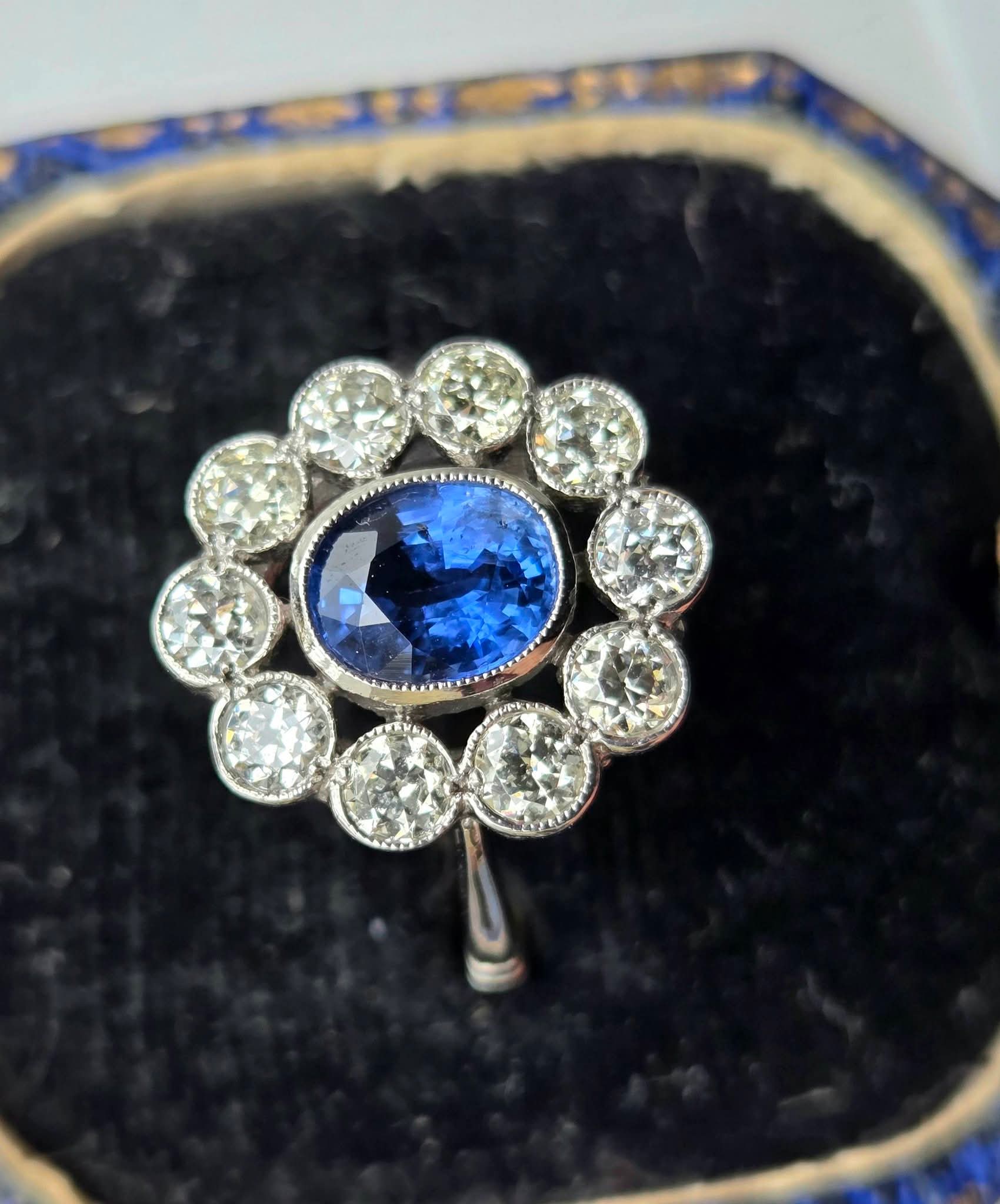 Fabulous Sapphire & Diamond cluster - Image 7