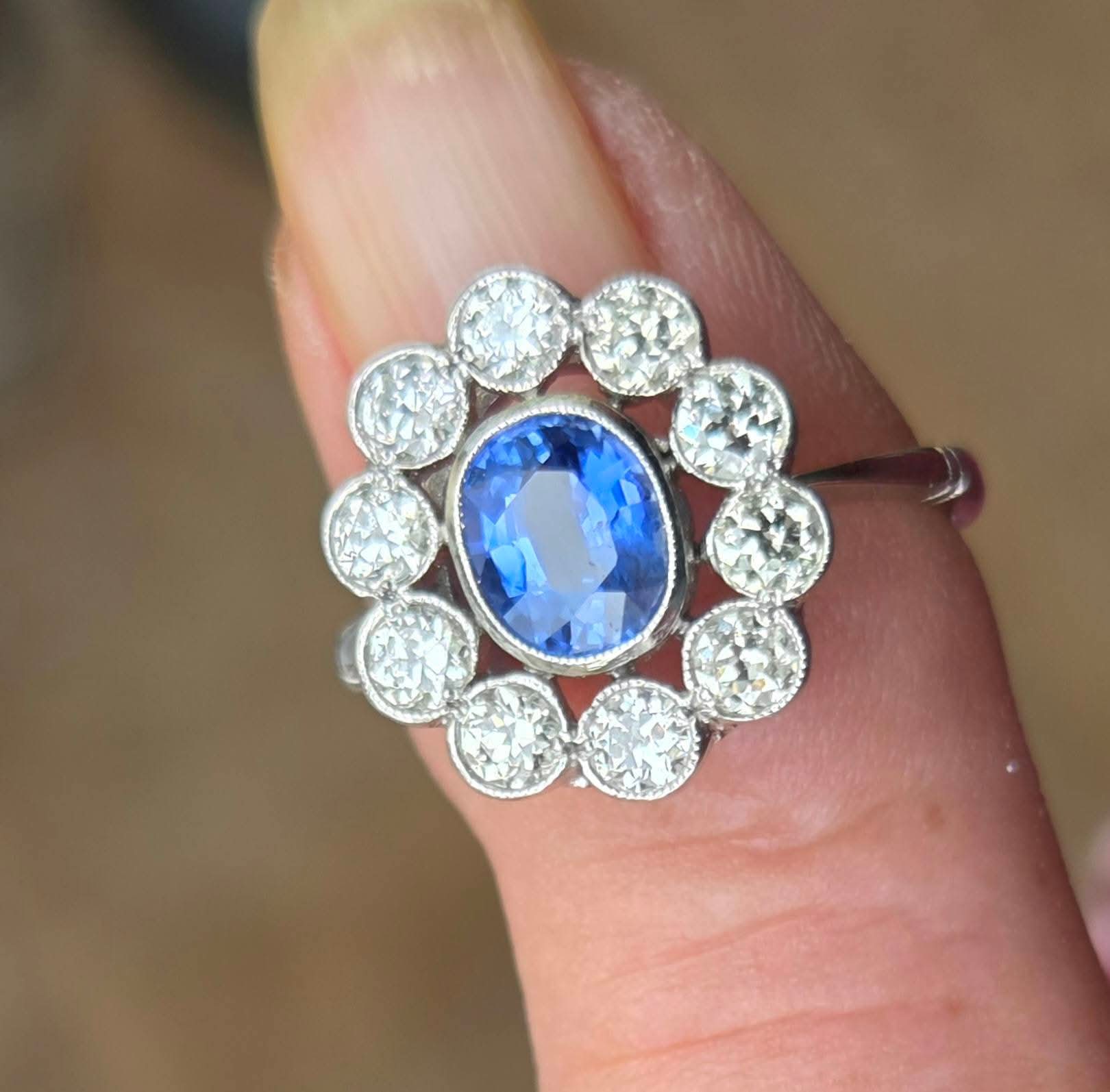 Fabulous Sapphire & Diamond cluster - Image 4