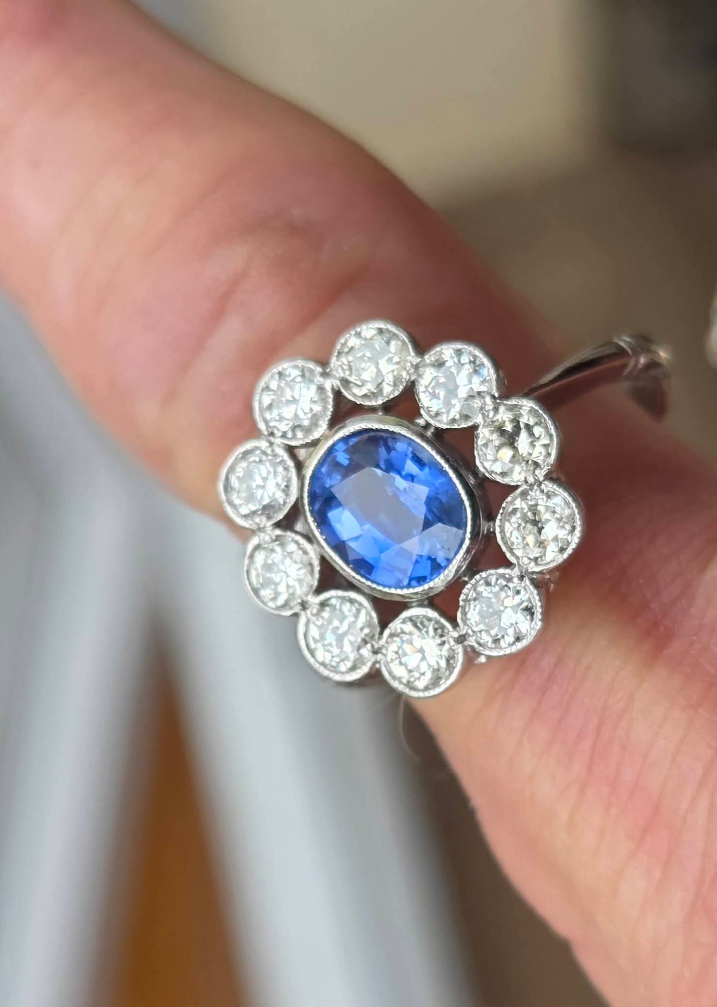 Fabulous Sapphire & Diamond cluster - Image 5