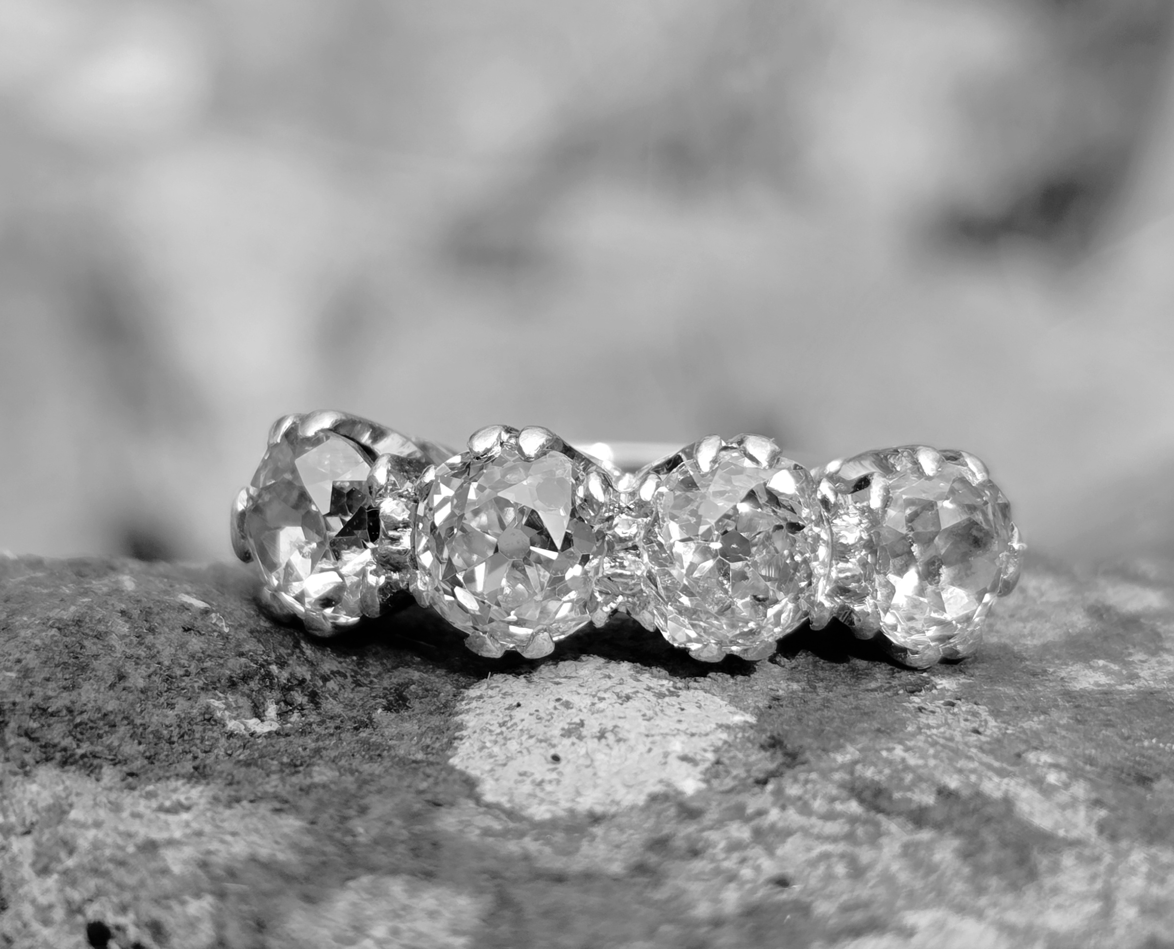 Rare Old Mine cut diamond 4 stone ring - Image 3