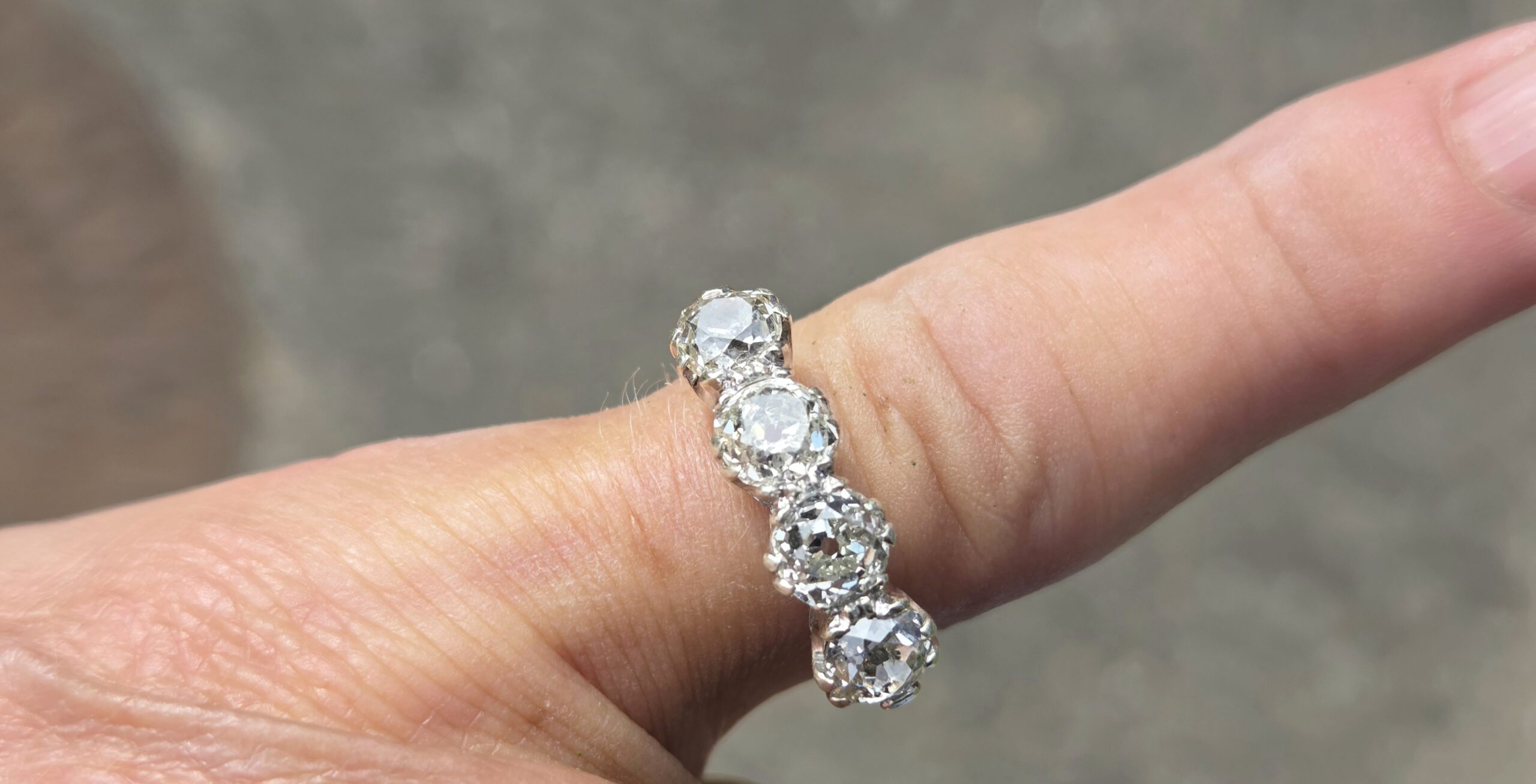 Rare Old Mine cut diamond 4 stone ring - Image 4