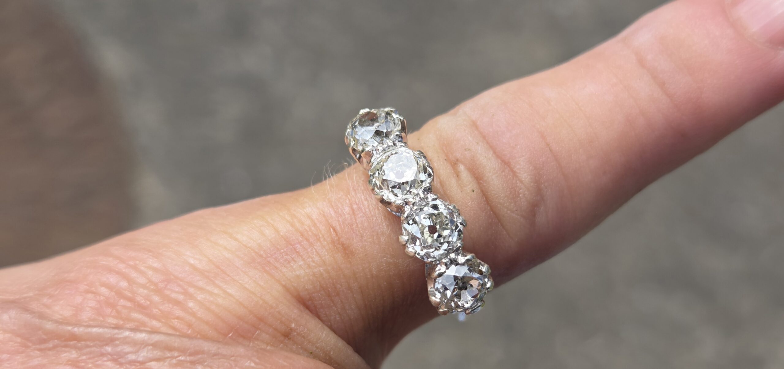 Rare Old Mine cut diamond 4 stone ring - Image 5