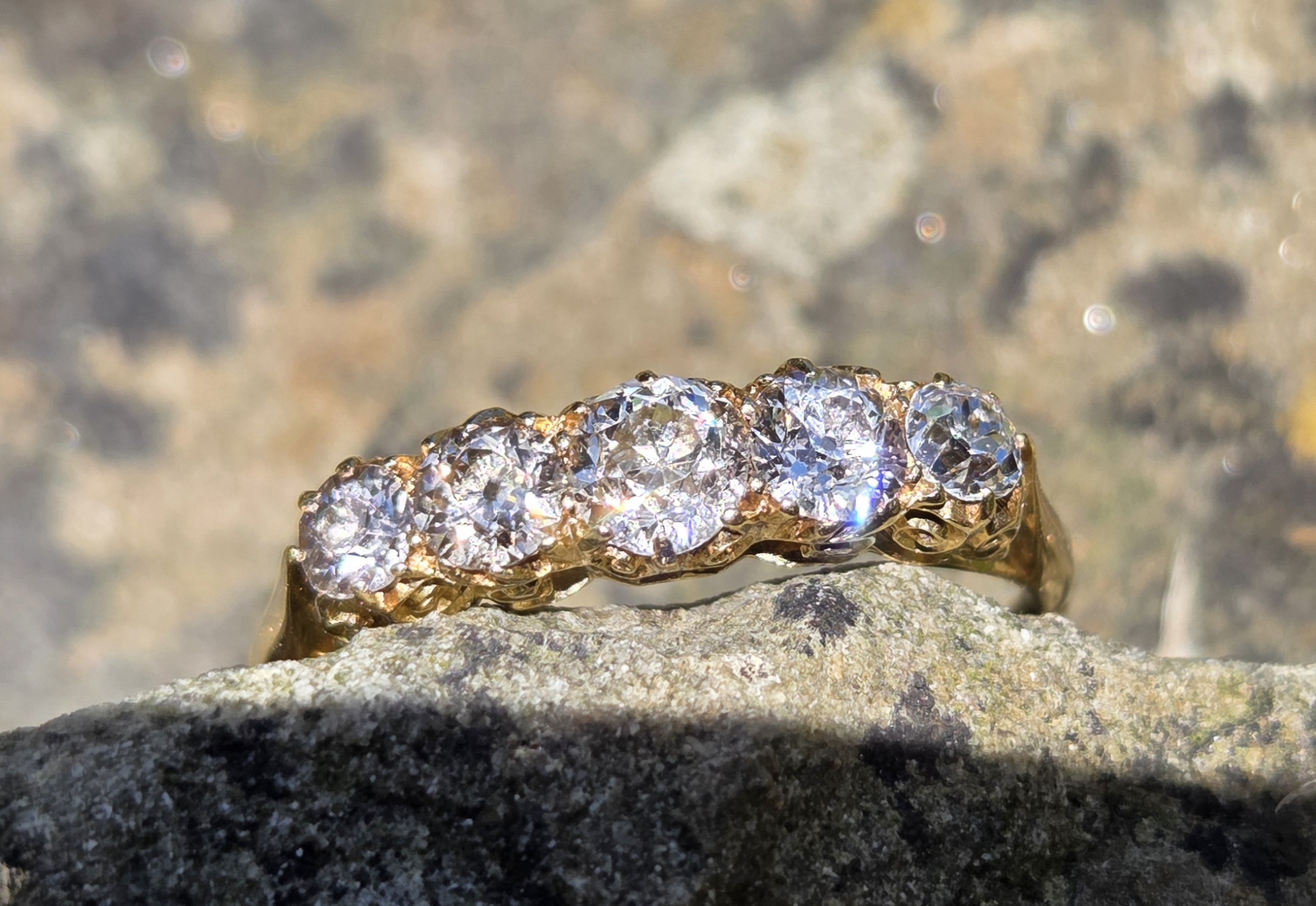 An old cut diamond 5 stone, full of fire! - Image 9