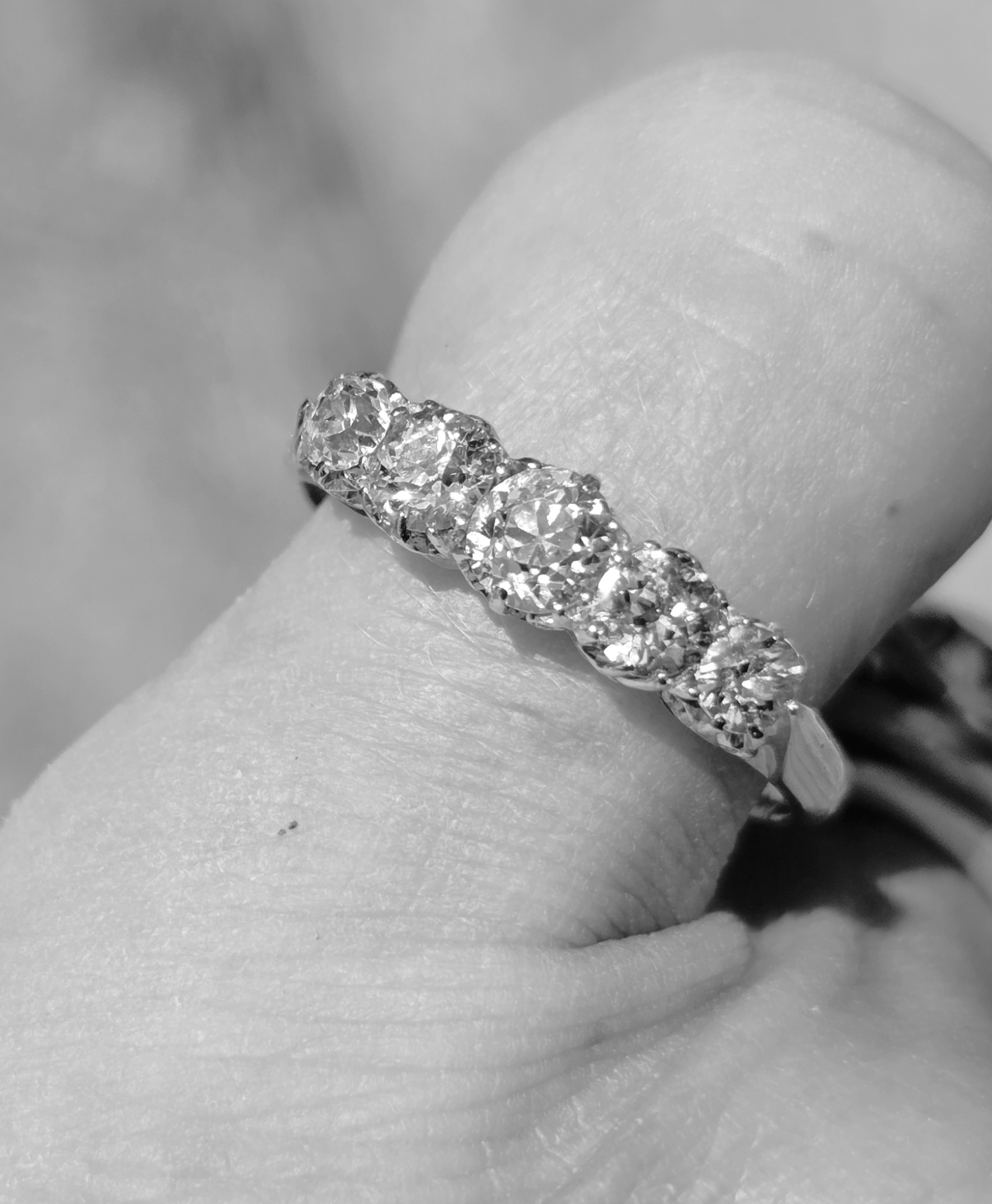 An old cut diamond 5 stone, full of fire! - Image 7