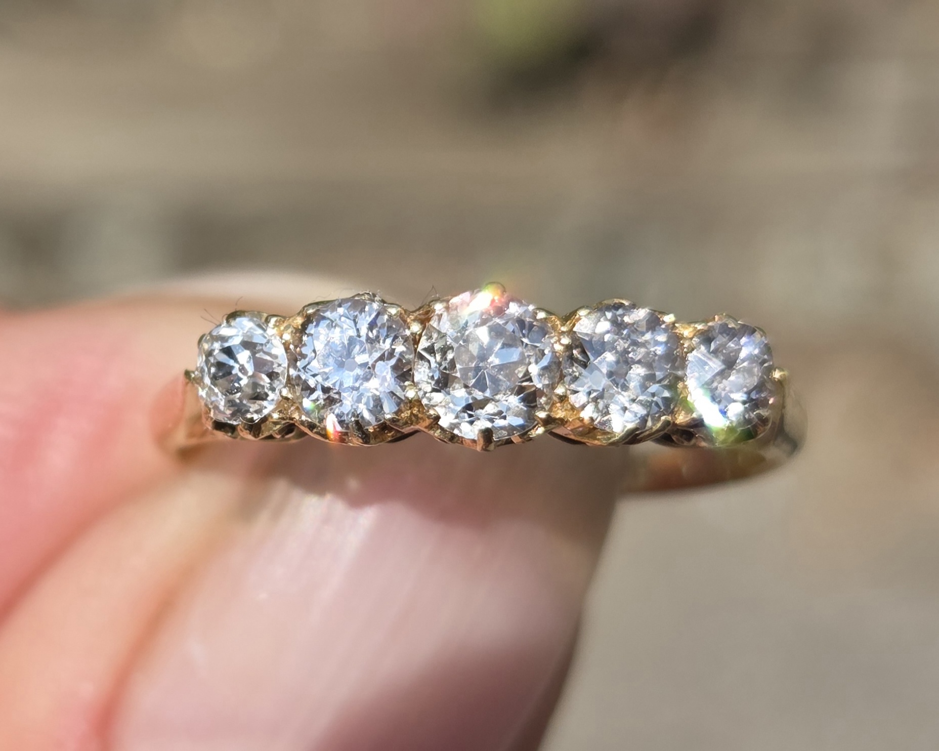 An old cut diamond 5 stone, full of fire! - Image 3