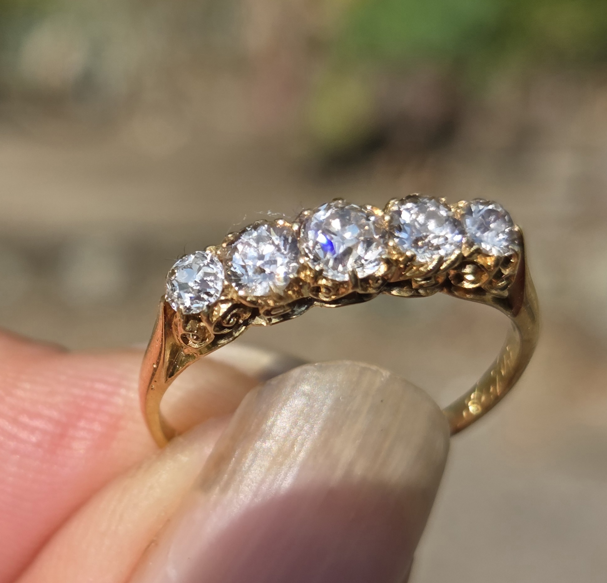 An old cut diamond 5 stone, full of fire! - Image 4