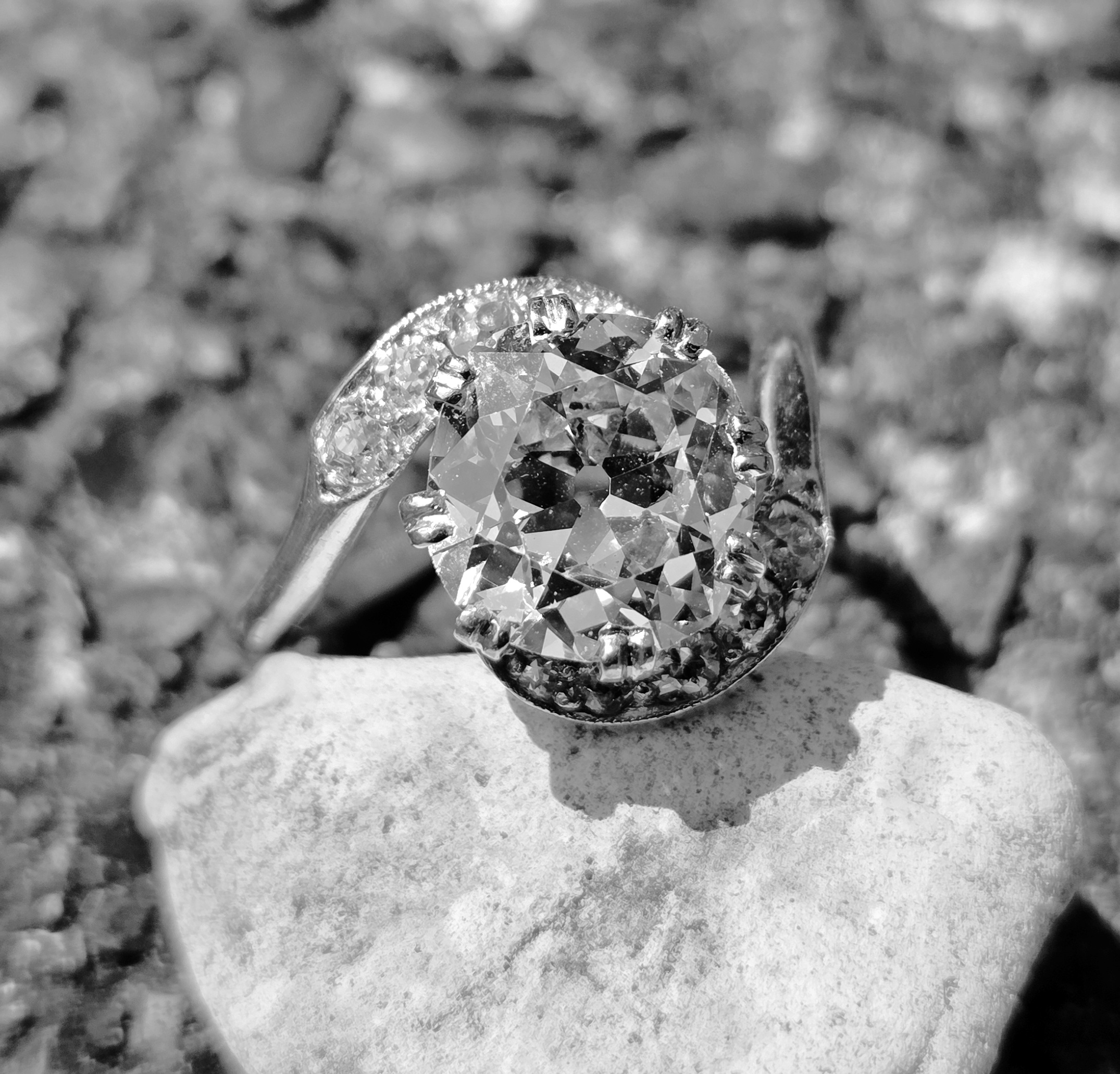Fabulous 2ct + Old Mine cut solitaire - Image 12