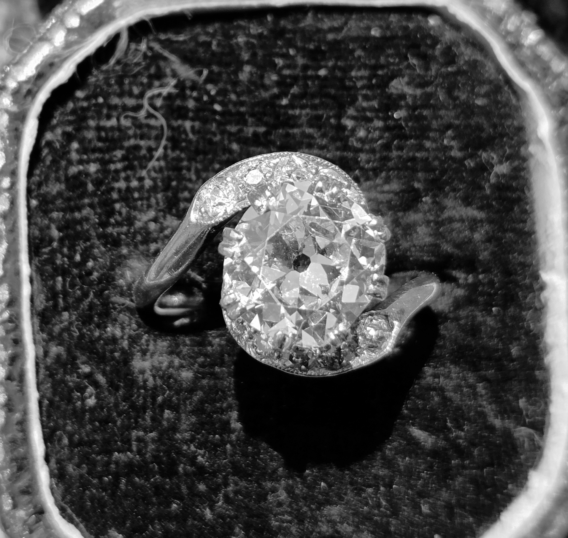 Fabulous 2ct + Old Mine cut solitaire - Image 4