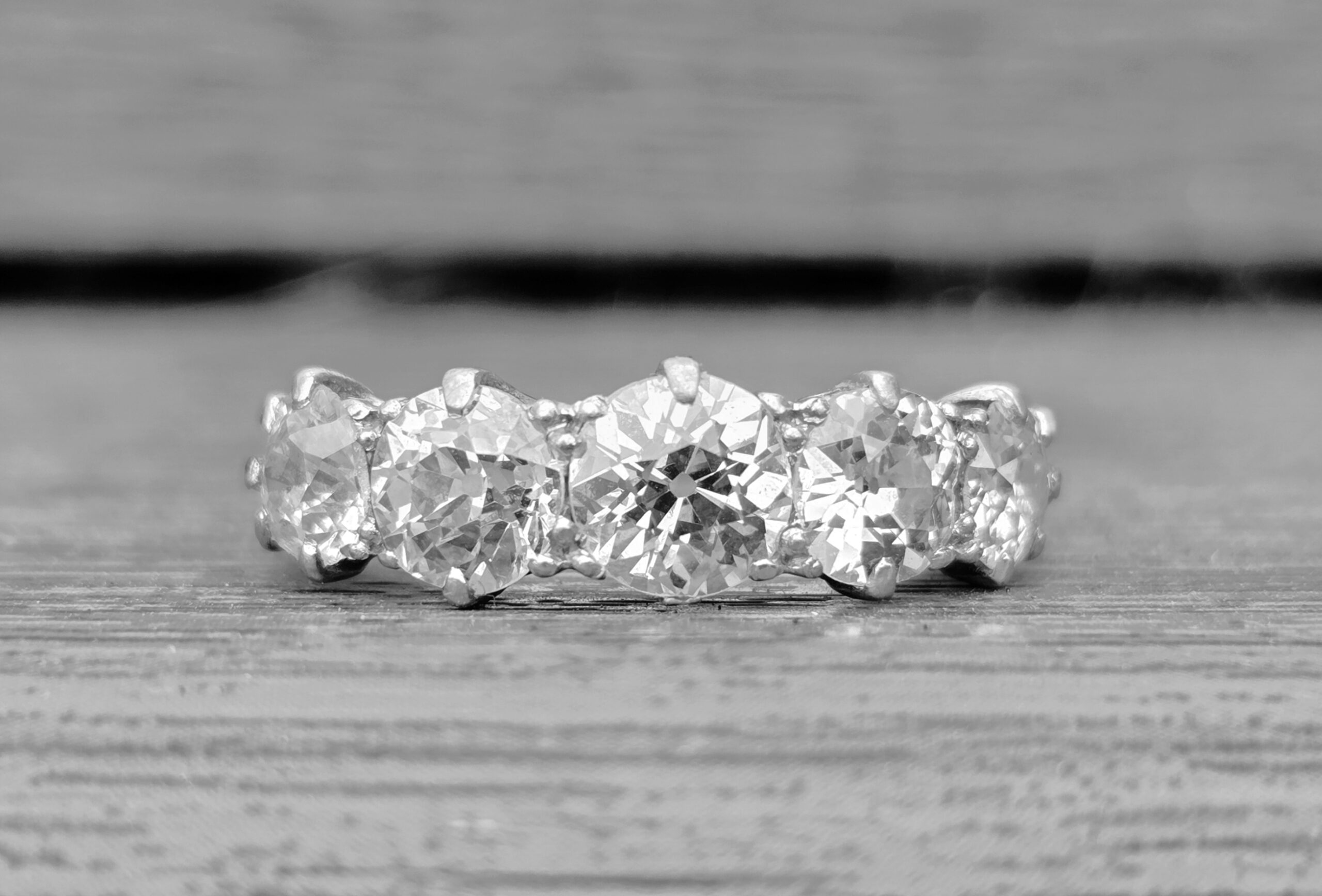 Top Quality Old cut Diamond 5 stone ring - Image 6