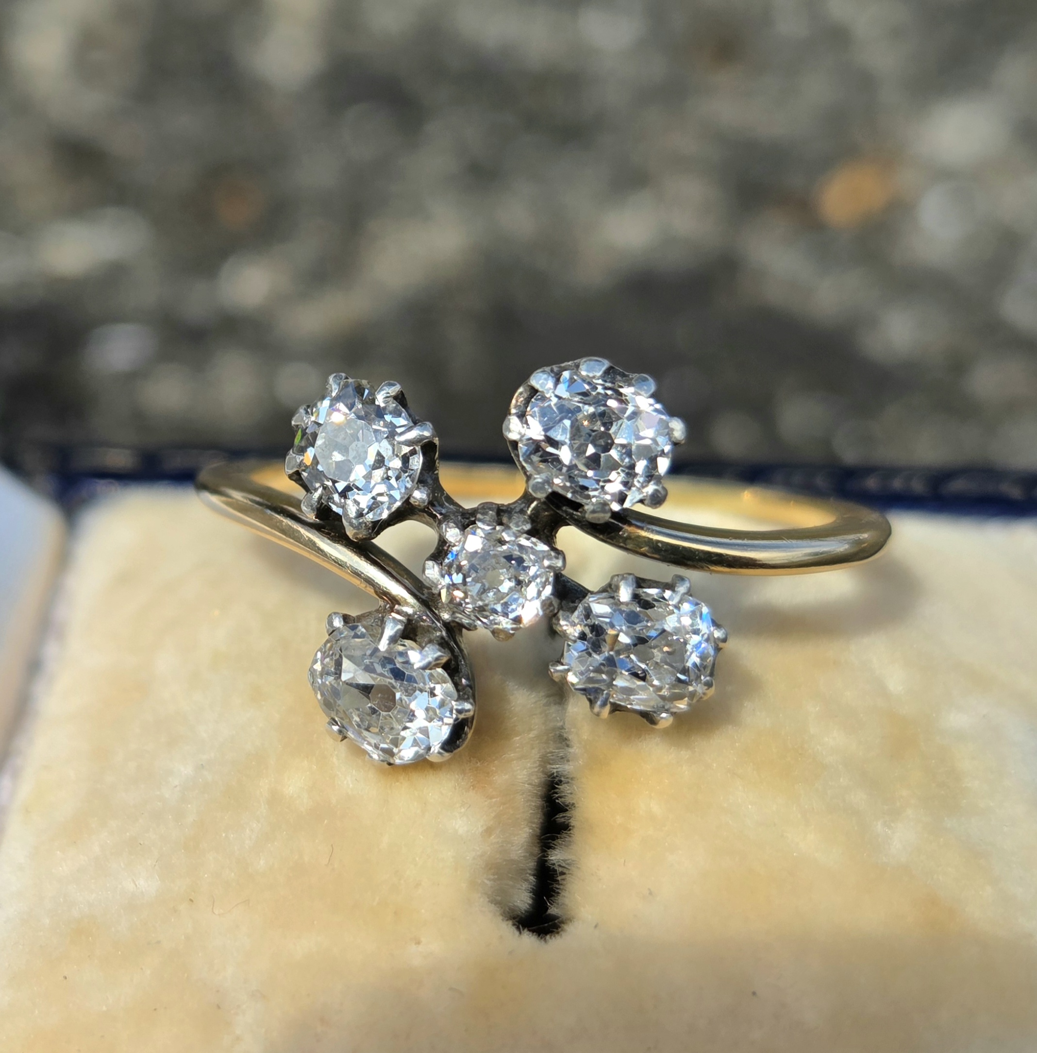 Quirky Old Mine cut Diamond Cluster ring. - Image 3