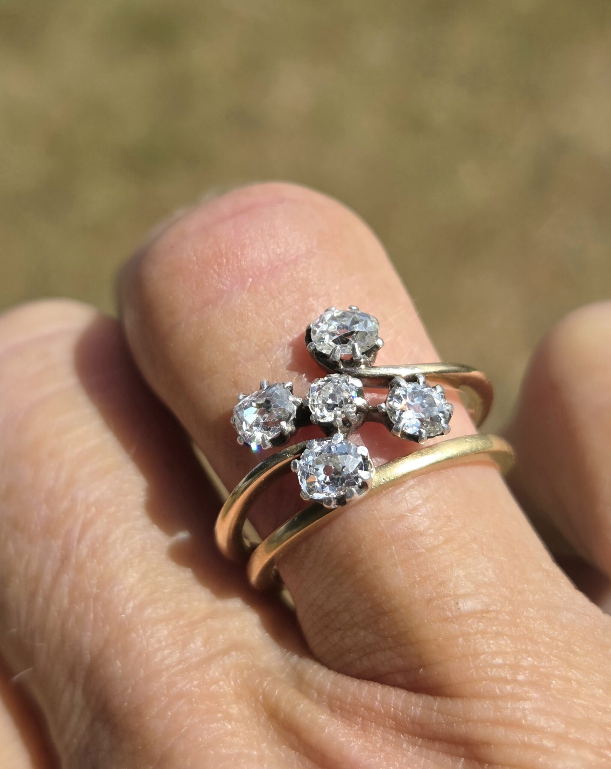 Quirky Old Mine cut Diamond Cluster ring. - Image 9