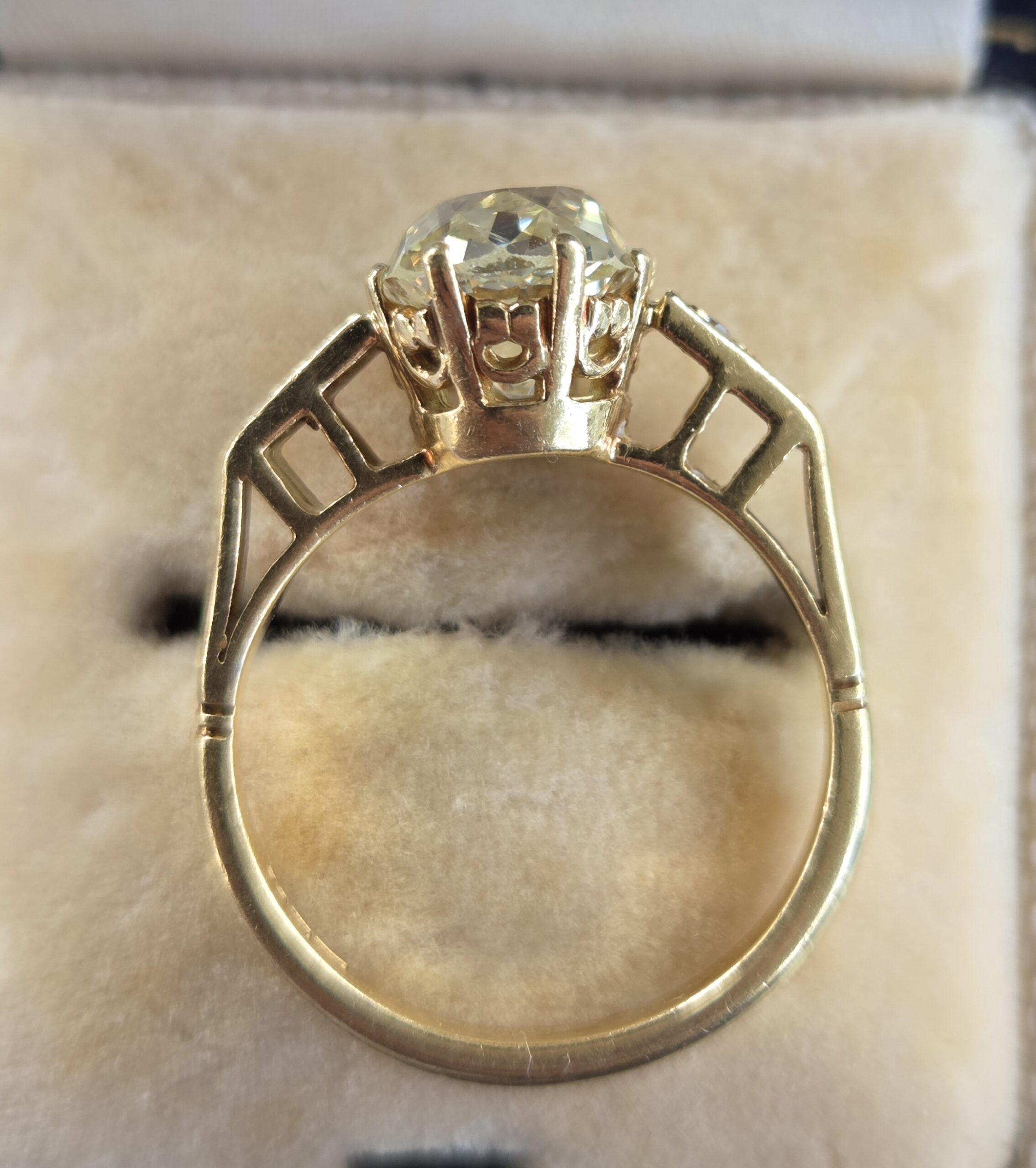 A Rare Original 2.26ct Old Mine cut Solitaire - Image 5