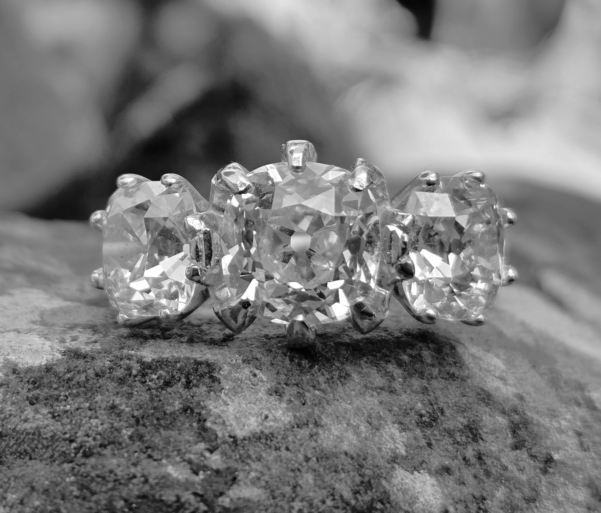 A ring of a lifetime! Old Mine cut Diamond Trilogy. - Image 10