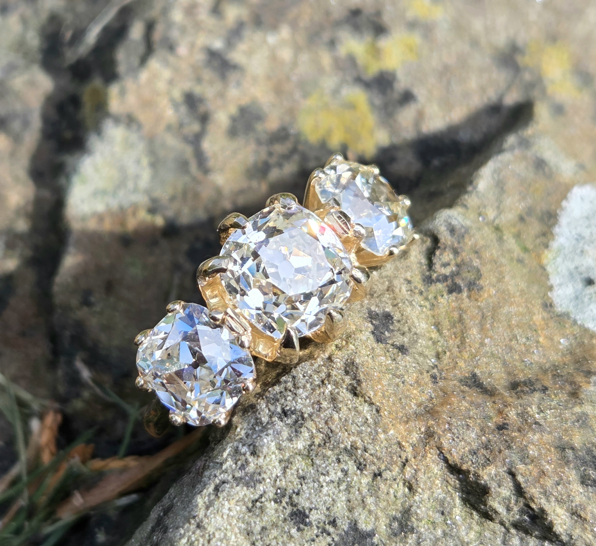 A ring of a lifetime! Old Mine cut Diamond Trilogy. - Image 9