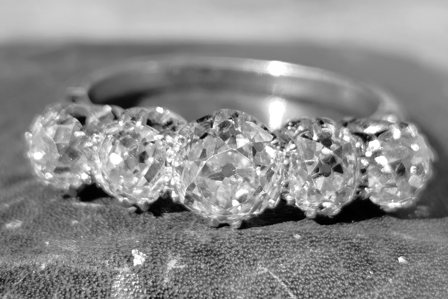 SOLD. Huge Antique Diamond 5 stone/Eternity ring. - Image 2